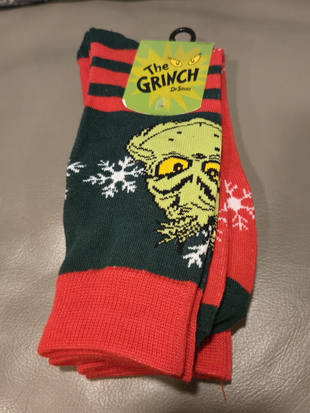 The Grinch Men’s Green & Red Crew Socks NWT